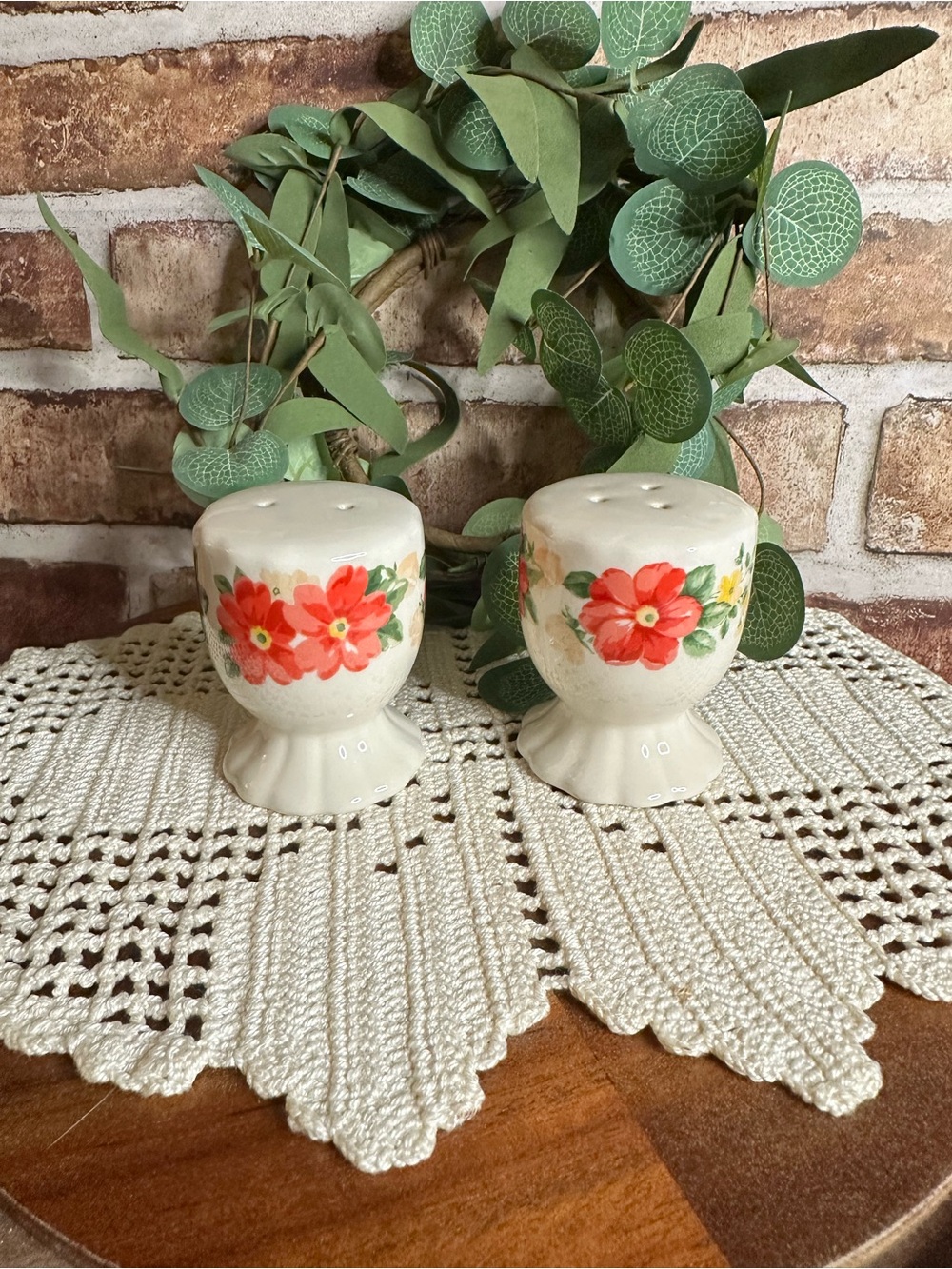 The Pioneer Woman Floral Footed Salt & Pepper Shaker Set